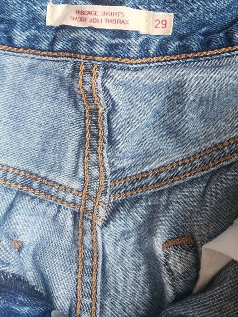 Levis Ribcage Shorts - Picture 3 of 3
